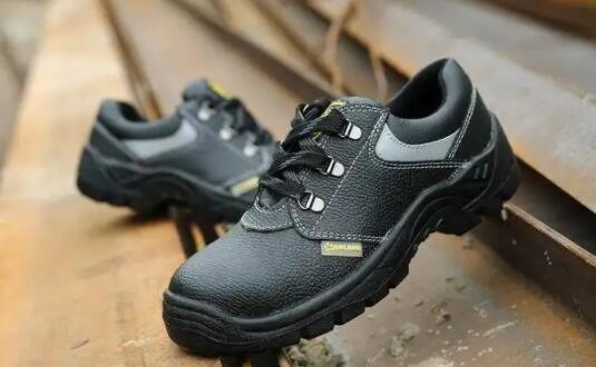 勞保鞋是絕緣鞋嗎 勞保鞋分類(lèi)有哪些
