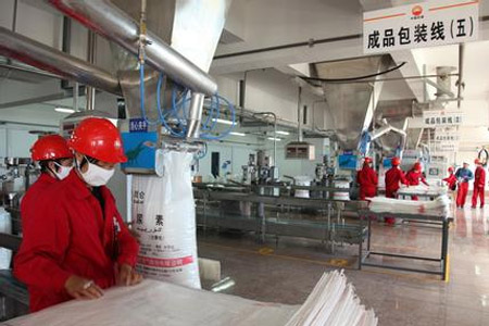 化工行業(yè)生產(chǎn)尿素車間工作場合