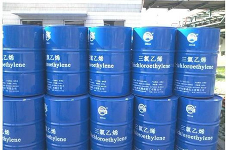 生產(chǎn)的三氯乙烯罐裝圖片