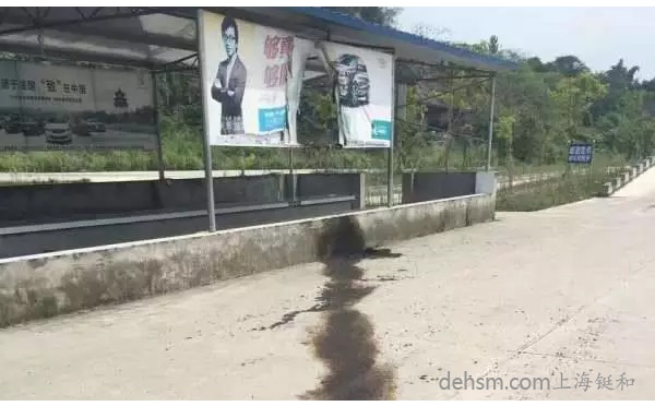 四川一研究院廢舊氣瓶爆炸造成公交站牌燒毀